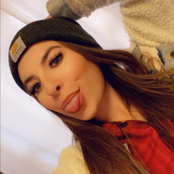 Profile Picture of Jordan Weidner (@jnweidner) on Poshmark