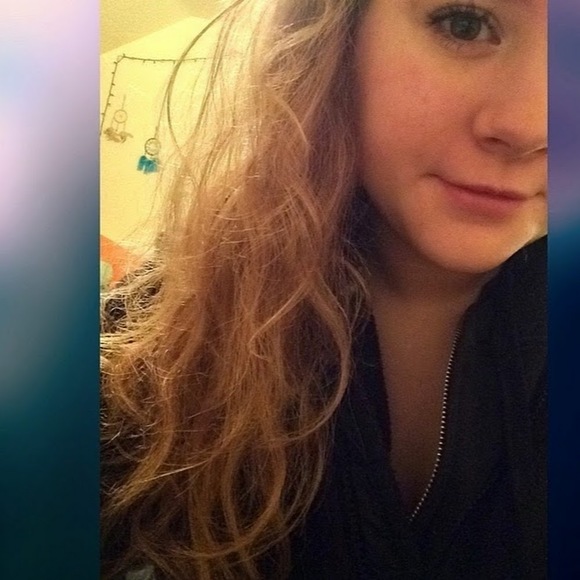 Profile Picture of Cassandra Webb (@webbcassandra) on Poshmark