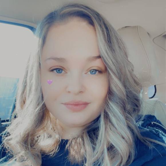 Profile Picture of Stephanie Duncan (@stephaniedun775) on Poshmark