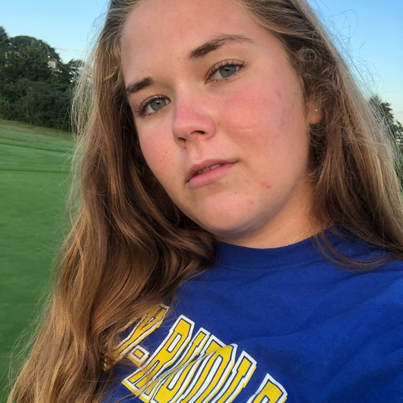 Profile Picture of Cora Belekewicz (@corabelekewicz) on Poshmark