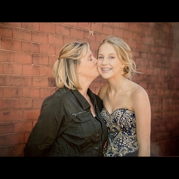 Profile Picture of Jessica Korger (@lindeen26) on Poshmark