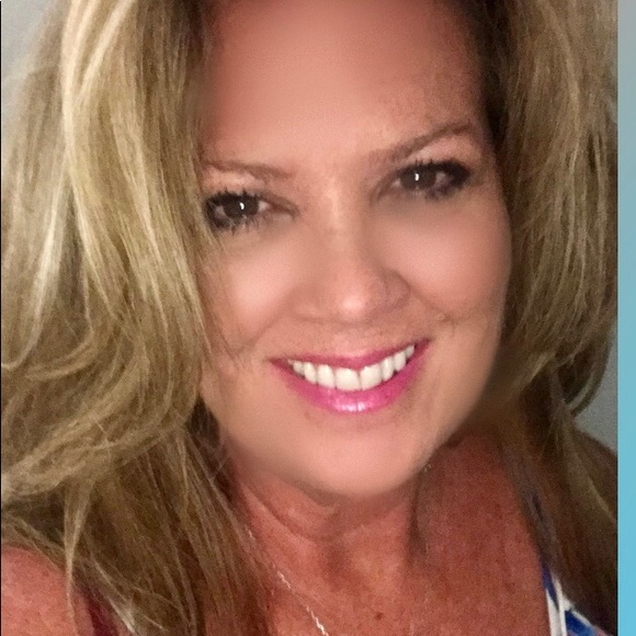 Profile Picture of Jeanne Harstad (@jeanneharstad) on Poshmark