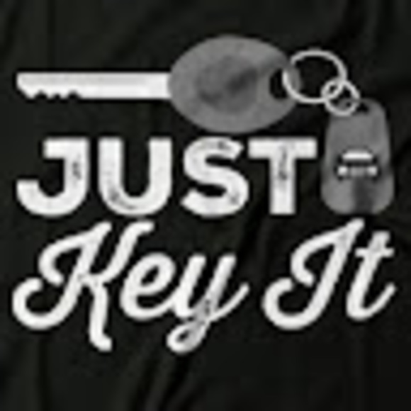 Profile Picture of Adam Halverson (@ahalverson84) on Poshmark