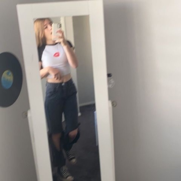 Profile Picture of Tehya Selmes (@tehyakate) on Poshmark