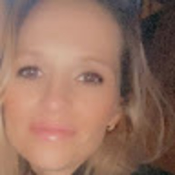 Profile Picture of Shawna Redman (@shawnaredman2) on Poshmark