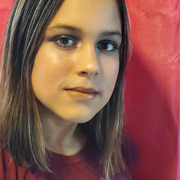 Profile Picture of Kailey Holmes (@kailey75338) on Poshmark