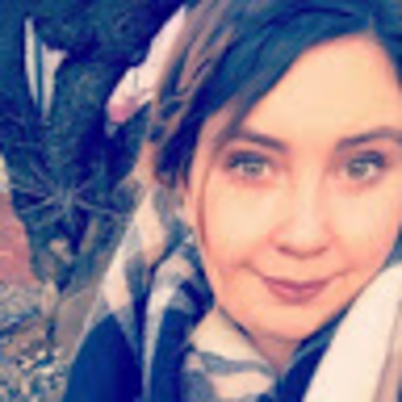Profile Picture of Amanda Moxley (@moxgirl5) on Poshmark