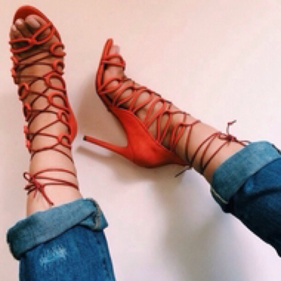 Profile Picture of Caitlin Collins (@moarsauce) on Poshmark