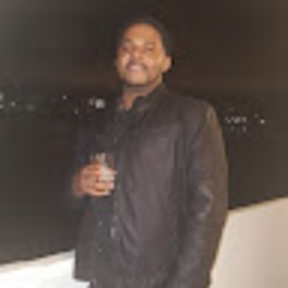 Profile Picture of Sheldon Jackson (@sheldonkjackson) on Poshmark