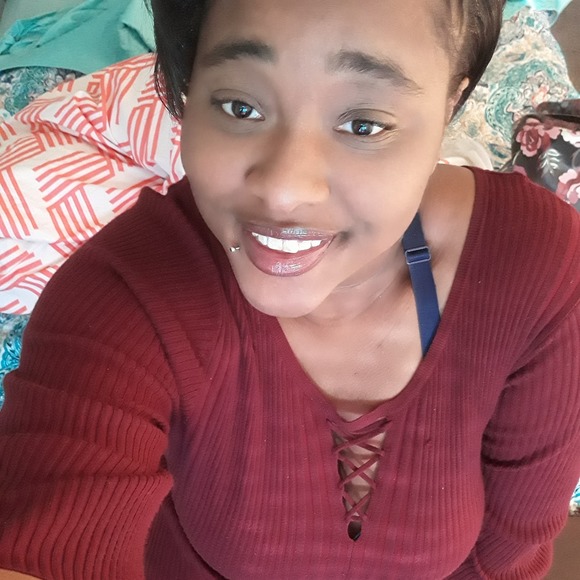 Profile Picture of Misslady Baylor (@shauntaec3) on Poshmark