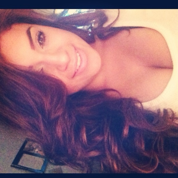 Profile Picture of Andrea Rocha (@miissandrea) on Poshmark