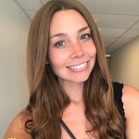 Profile Picture of Kelsi Anderson (@kandersonnn) on Poshmark