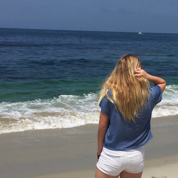 Profile Picture of Kailee Mugrage (@kaileefaith) on Poshmark