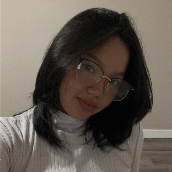 Profile Picture of Risca Naw (@riscanaw) on Poshmark