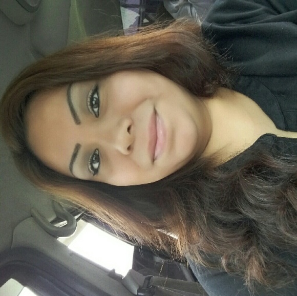Profile Picture of Alluson Bermea (@allisonb2288) on Poshmark