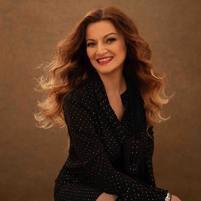 Profile Picture of KristineNaltchadjian (@KristiNalka) on Twitter