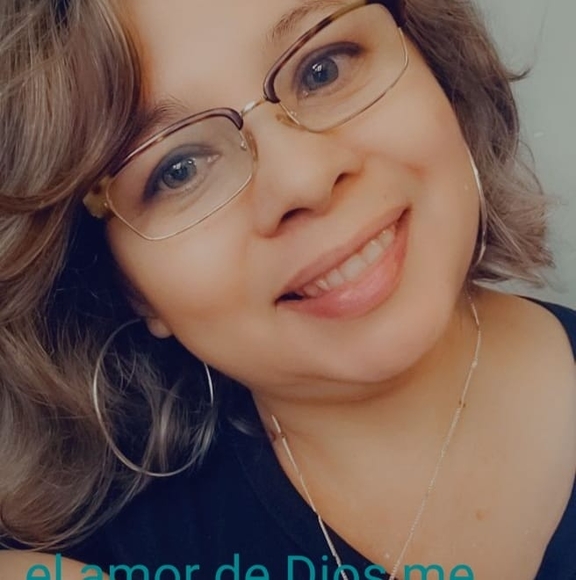 Profile Picture of Coralia Campos (@coraliacampos) on Poshmark