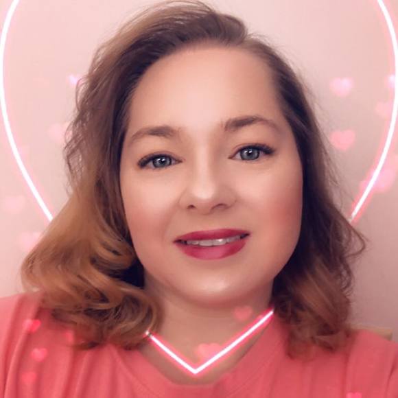 Profile Picture of Robin Harris (@itsybitsypixie1) on Poshmark