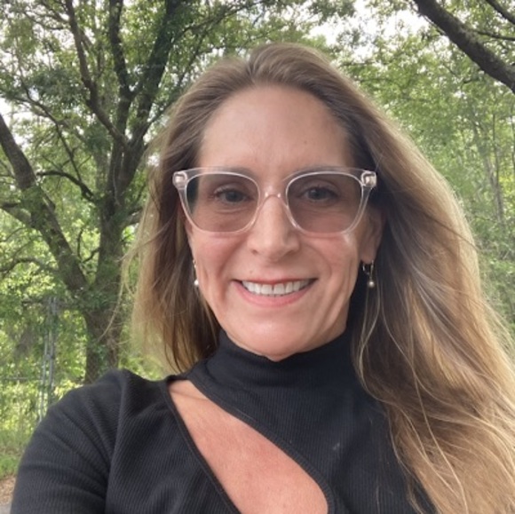 Profile Picture of Karen Spath (@klspath) on Poshmark
