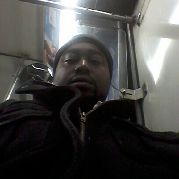 Profile Picture of Roy Tate jr (@jayrsqueeze) on Poshmark