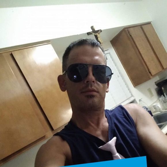 Profile Picture of Henry Schultz (@hd31426) on Poshmark