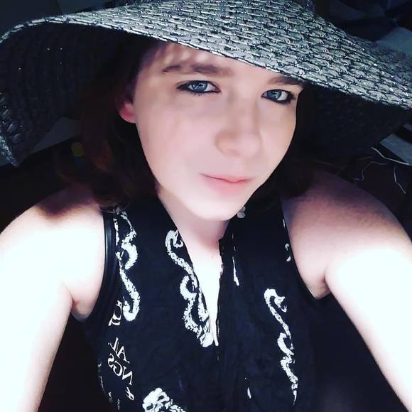 Profile Picture of Samantha Schiffner (@xxstarfirexx) on Poshmark