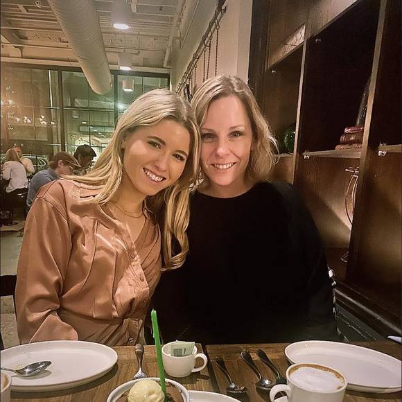 Profile Picture of Kristina Sinclair (@htkristina) on Poshmark