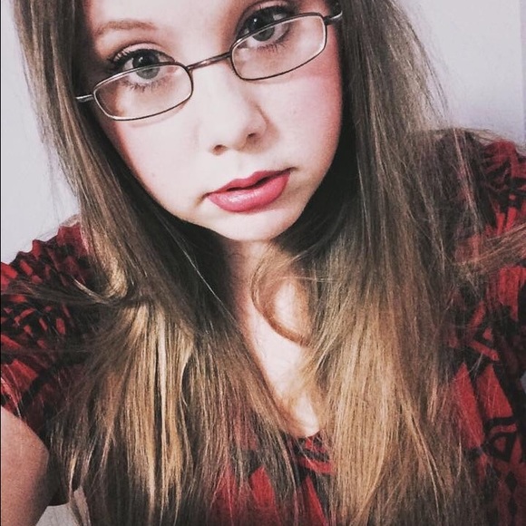 Profile Picture of Rebekkah Puffpaff (@rpfowler) on Poshmark
