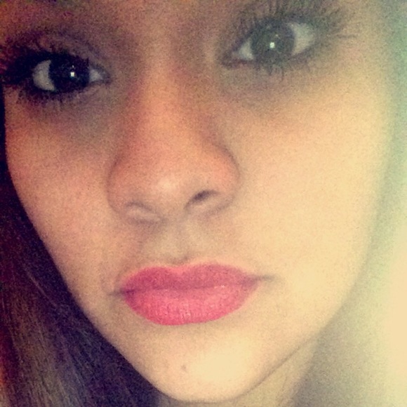 Profile Picture of Bree Martinez (@breee2k15) on Poshmark