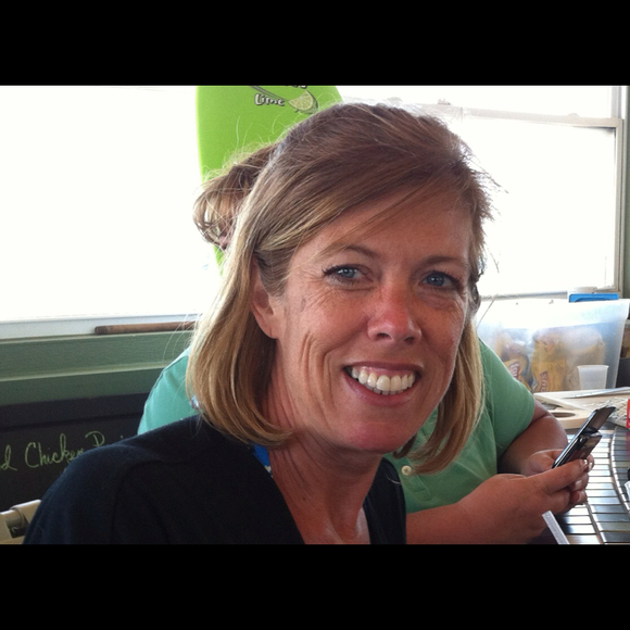 Profile Picture of Kim Winn (@thewinns) on Poshmark