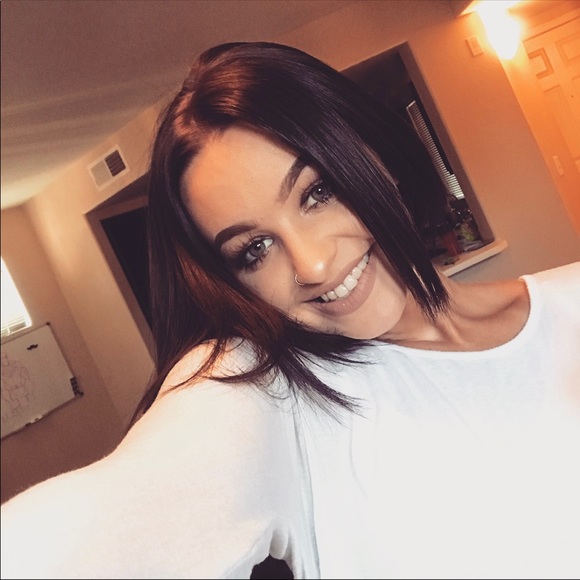 Profile Picture of Aleece Mcavoy (@aleecemac) on Poshmark