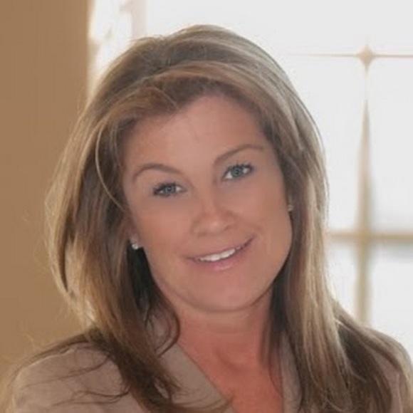 Profile Picture of Michelle Labanowski (@michlabow) on Poshmark