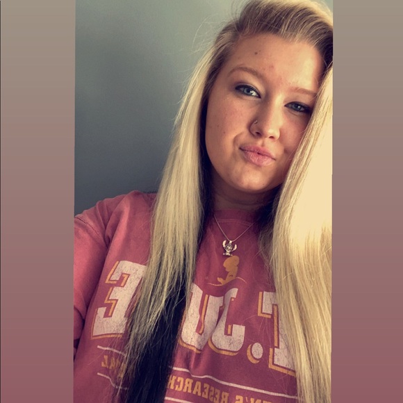 Profile Picture of Shyanne Cansler (@shyannecansler) on Poshmark