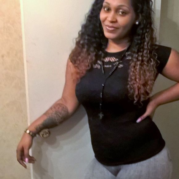 Profile Picture of Neshia Brown (@neshia2567) on Poshmark
