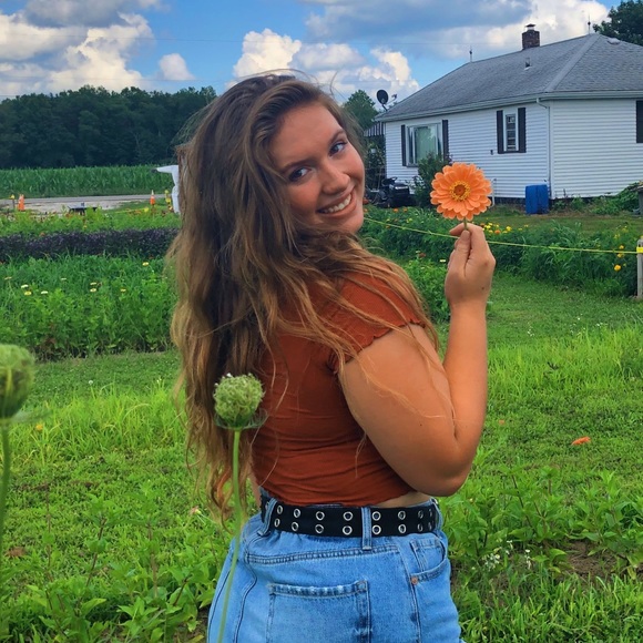 Profile Picture of Danielle Fricke (@dfricke16) on Poshmark
