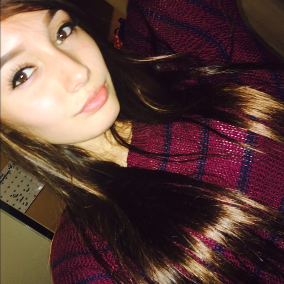 Profile Picture of Adriana Gandara (@adrianasam) on Poshmark