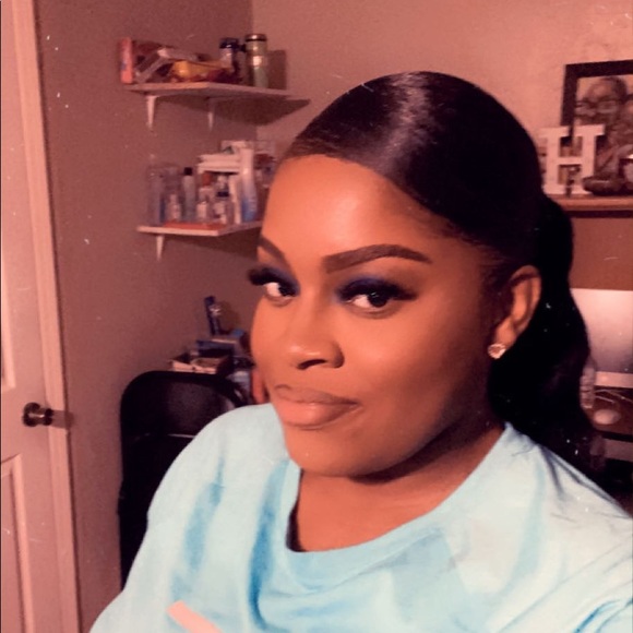 Profile Picture of Helen Turner (@youngnuk27) on Poshmark