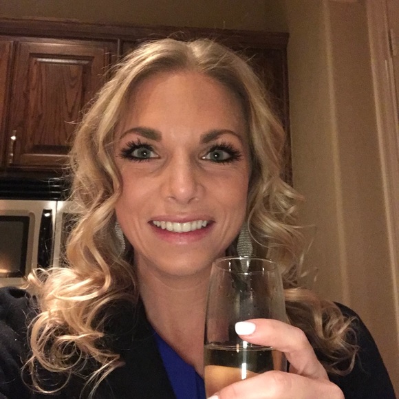 Profile Picture of Kelli Latimer (@kellilatimer) on Poshmark