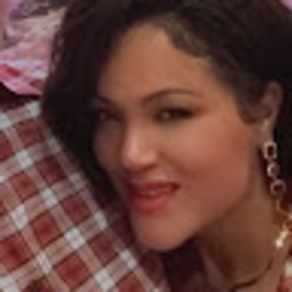 Profile Picture of Jacquelyn Arroyo (@jarroyo409) on Poshmark