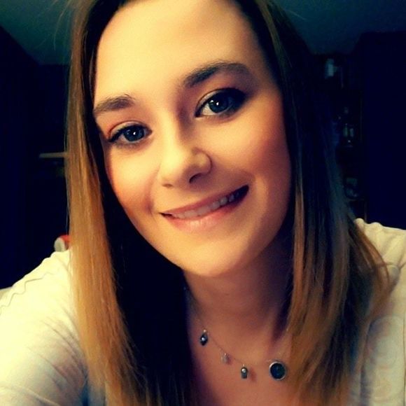 Profile Picture of Melissa Kartchner (@melissaj88) on Poshmark