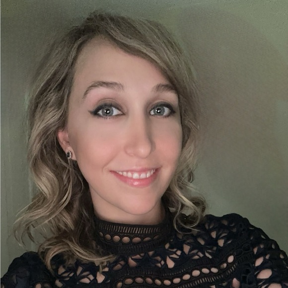 Profile Picture of Samantha Mraz (@kittencouture) on Poshmark