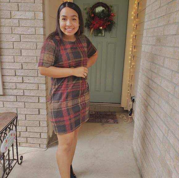 Profile Picture of Natalia Vazquez (@nat_karolynn) on Poshmark