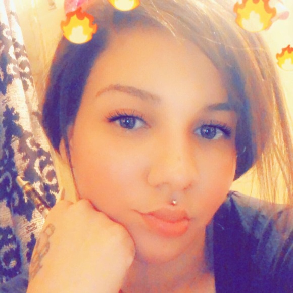 Profile Picture of Shamerrah Friday (@shamerrahfriday) on Poshmark