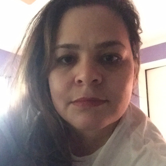 Profile Picture of Esther Perez (@estherperez32) on Poshmark