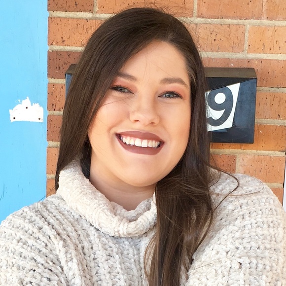 Profile Picture of Lexie Mauldon (@lexiemauldon) on Poshmark