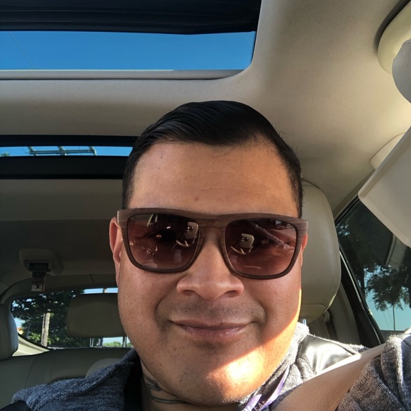 Profile Picture of George Molina (@georgemolina178) on Poshmark