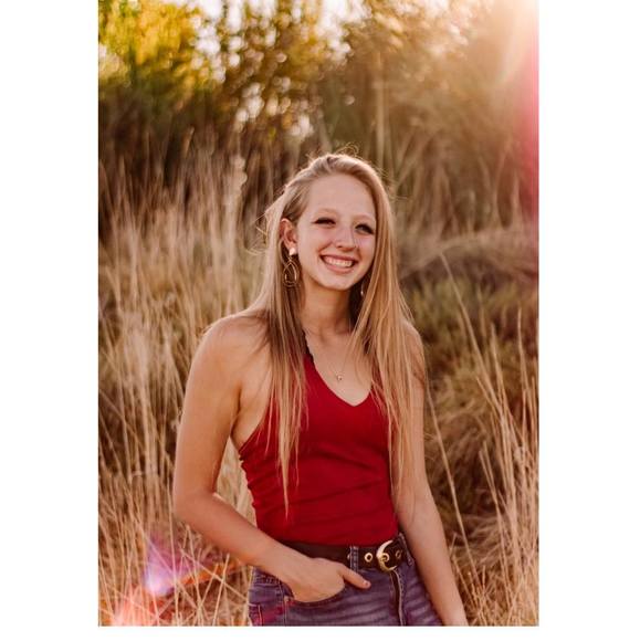 Profile Picture of Lizzy Thomas (@lizzthomas2014) on Poshmark