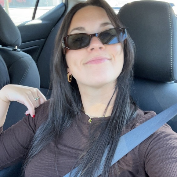 Profile Picture of Nicole Guarasci (@nicoleguar) on Poshmark