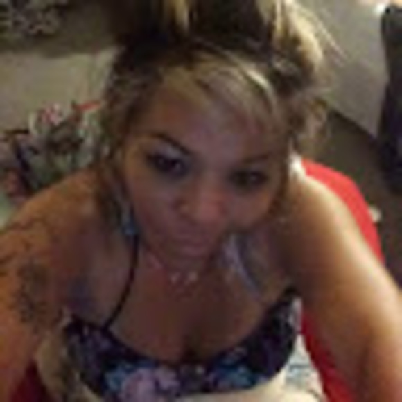 Profile Picture of Cassandra Ramos (@808cassie) on Poshmark