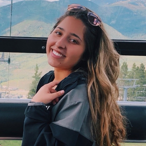 Profile Picture of Ava Scuderi (@avascuderi) on Poshmark